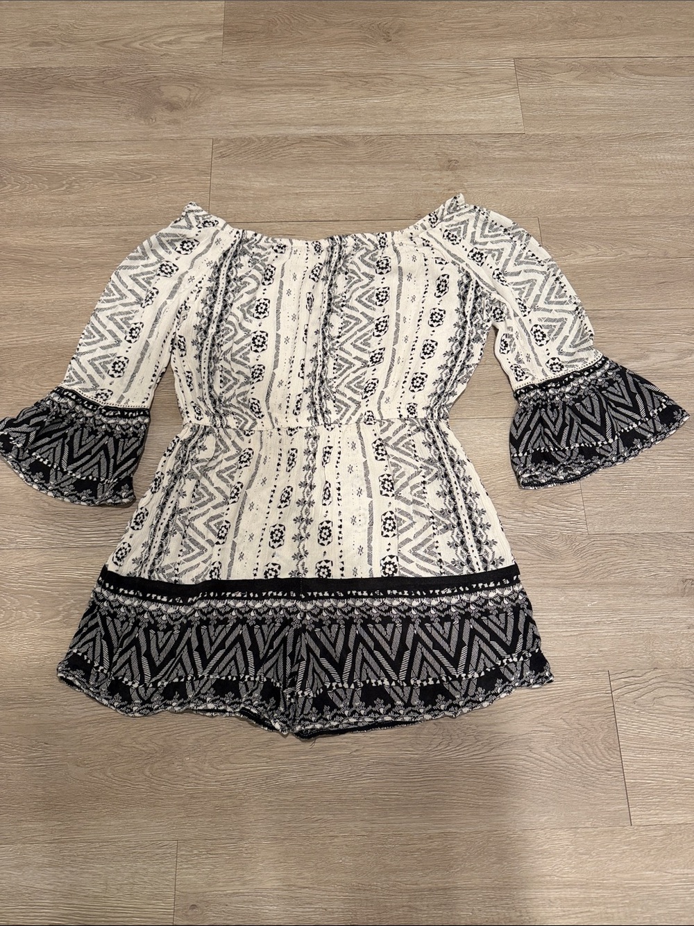 Mudd women size extra small Boho Y2K Off-Shoulder Black & White Romper